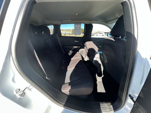 Used 2019 Jeep Cherokee Latitude w/ Popular Appearance Group image 30