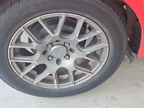 Used 2013 Toyota Yaris L image 9