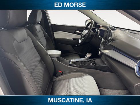 Used 2025 Chevrolet Trax LT w/ LT Convenience Package FWD image 15