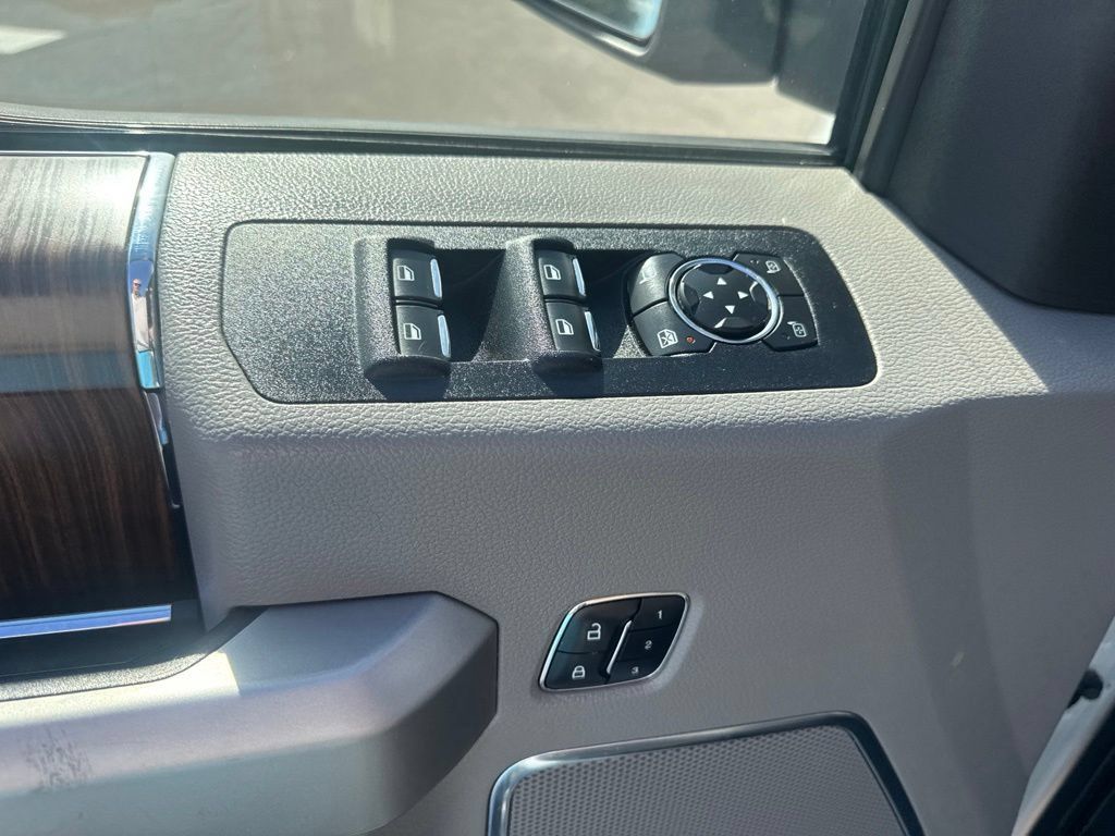 Used 2016 Ford F150 Lariat AWD/4WD image 16