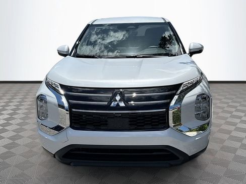 New 2026 Mitsubishi Outlander ES FWD image 2