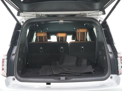 Used 2025 Nissan Armada SL AWD/4WD image 18