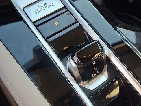 Certified 2025 Volkswagen Atlas SE image 21