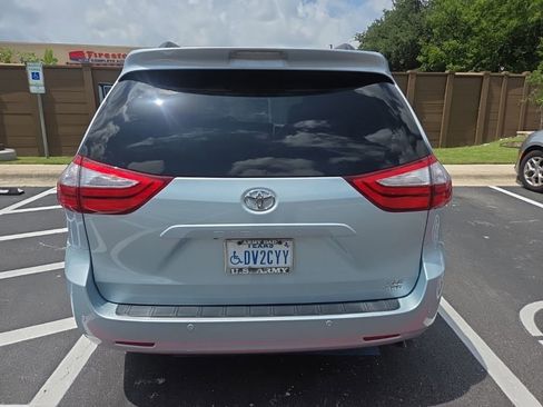 Used 2017 Toyota Sienna XLE AWD/4WD image 10
