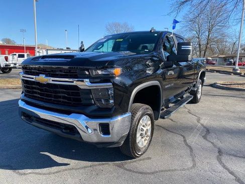 Used 2024 Chevrolet Silverado 2500 LT image 3