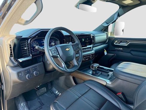 Used 2025 Chevrolet Silverado 1500 High Country w/ High Country Premium Package AWD/4WD image 25