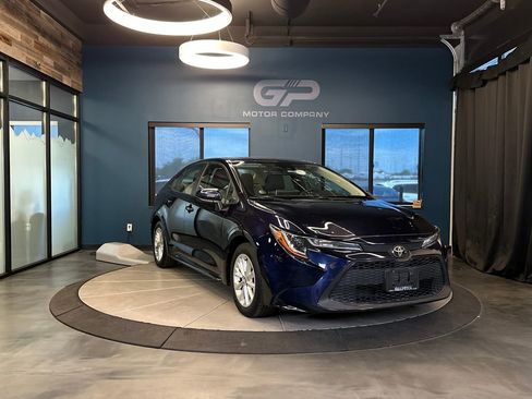 Used 2020 Toyota Corolla LE w/ LE Premium Package FWD image 1