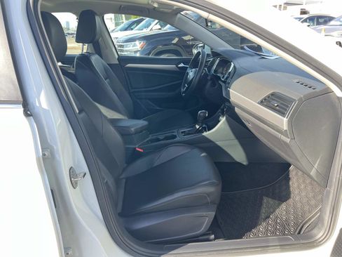 Certified 2020 Volkswagen Jetta SE image 28