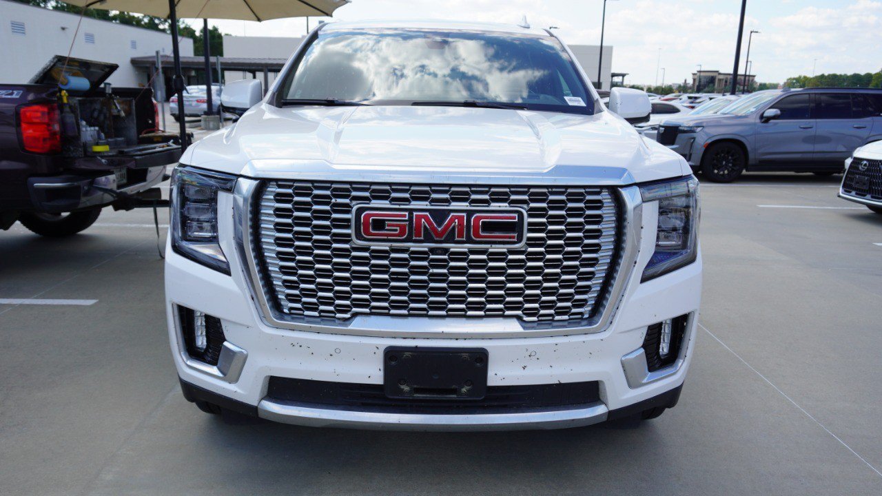 Used 2021 GMC Yukon XL Denali w/ Denali Premium Package RWD image 2