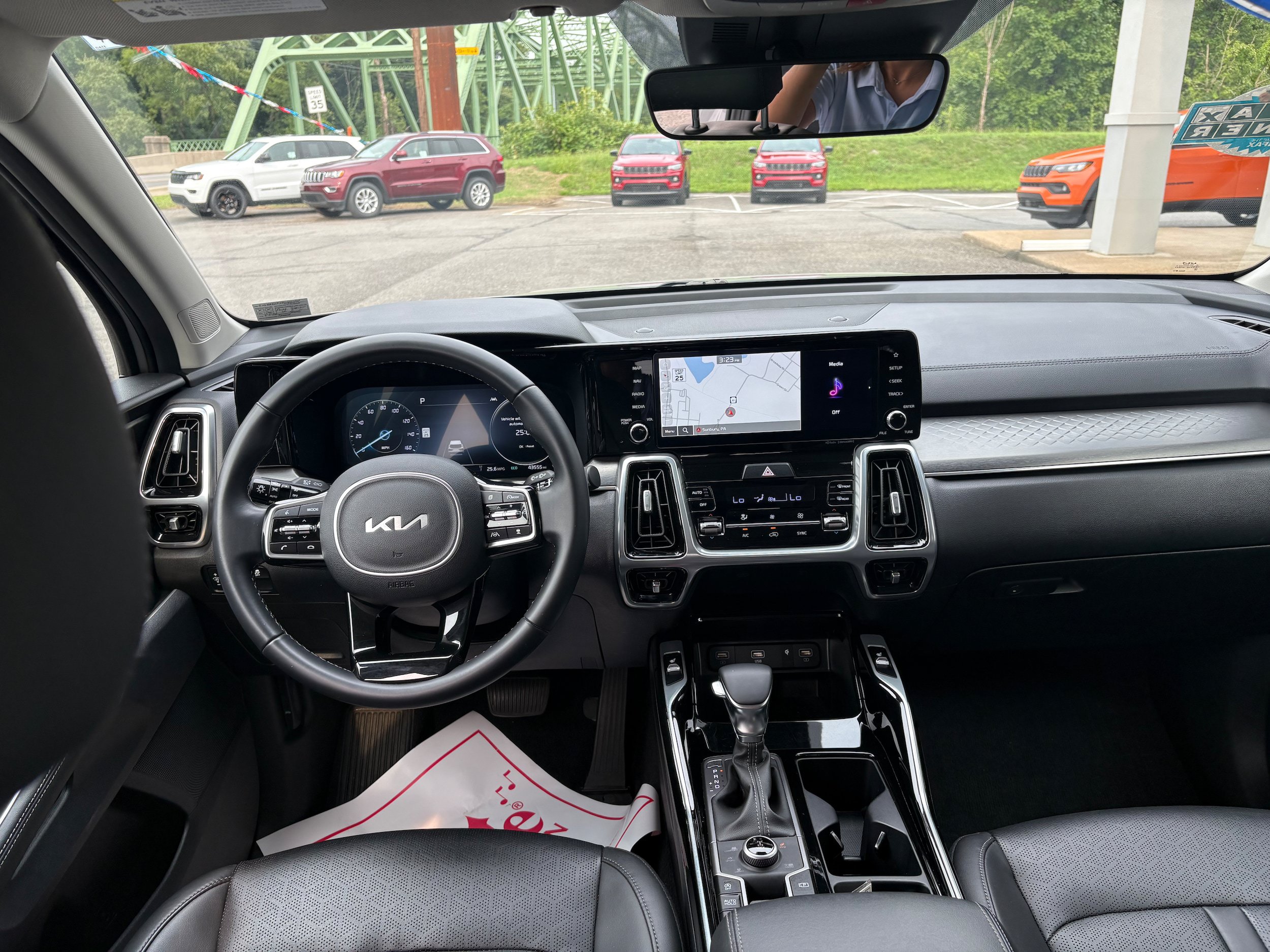 Used 2023 Kia Sorento SX AWD/4WD image 15