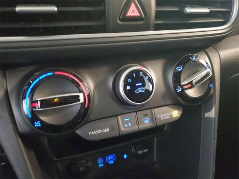 Used 2020 Hyundai Kona SEL Plus w/ Cargo Package image 25