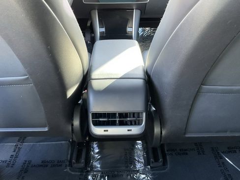 Used 2018 Tesla Model 3 Mid Range image 33