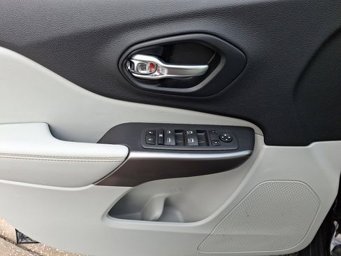 Used 2022 Jeep Cherokee Latitude Lux image 15