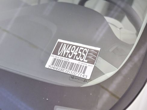 Used 2025 Volvo XC60 T8 Plus w/ Protection Package Premier image 26