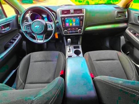 Used 2018 Subaru Outback 2.5i Premium image 2