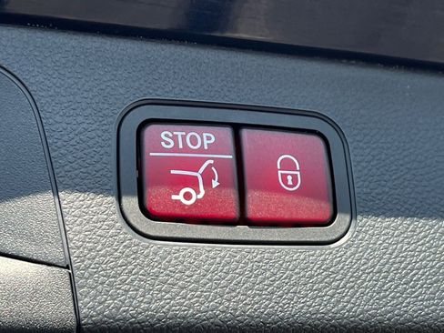 Used 2021 Mercedes-Benz GLC 300 4MATIC image 19