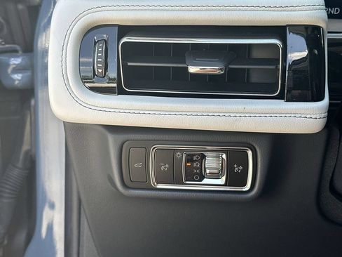 Used 2025 Lincoln Aviator Reserve w/ Luxury Package AWD/4WD image 18