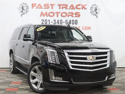 Used 2018 Cadillac Escalade ESV Luxury AWD/4WD image 3