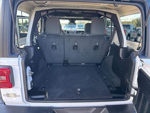 Used 2024 Jeep Wrangler Rubicon w/ Convenience Group image 17