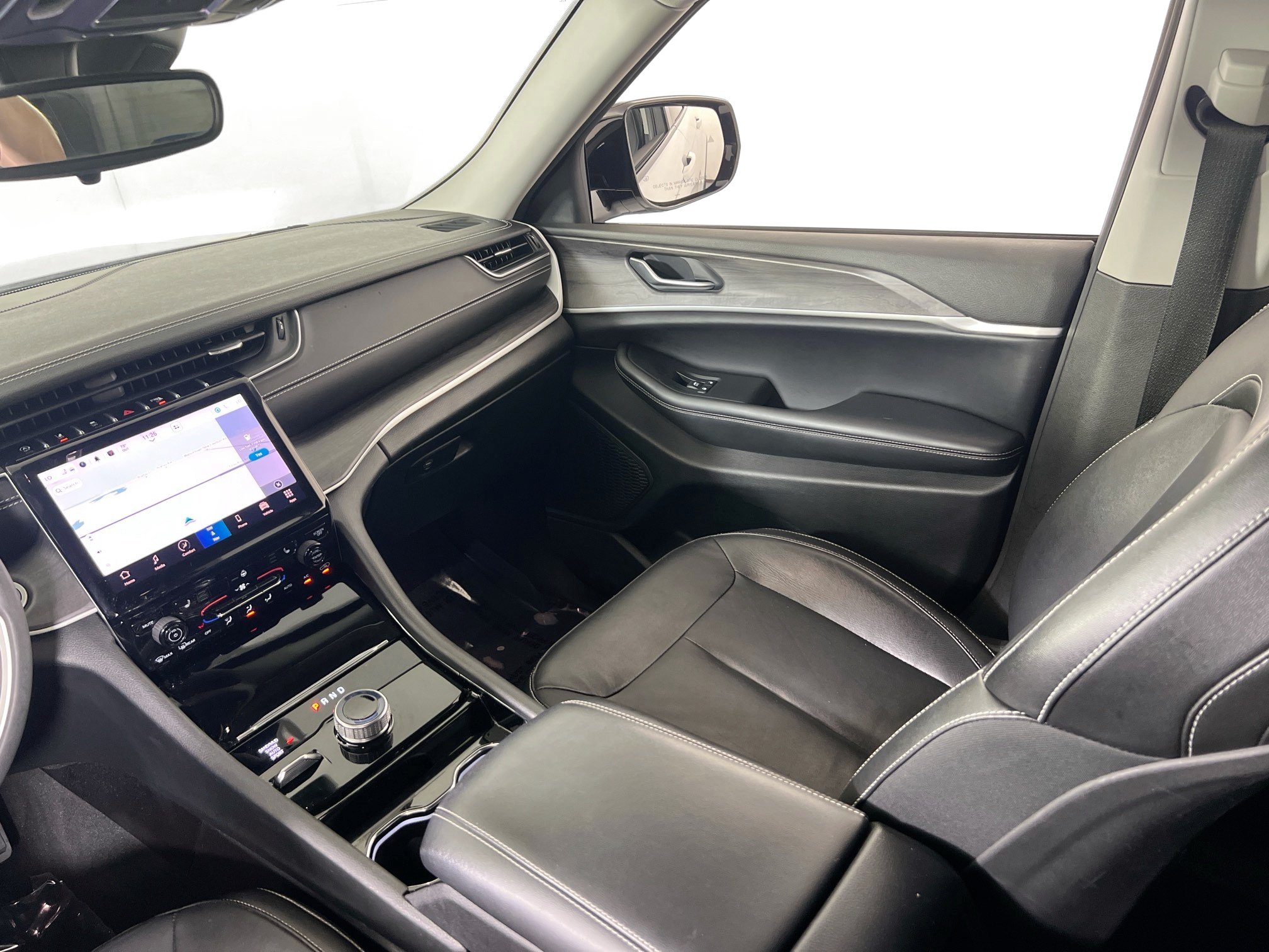 Used 2023 Jeep Grand Cherokee Limited AWD/4WD image 23