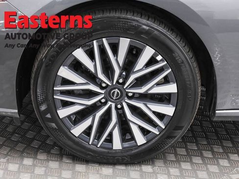 Used 2025 Nissan Altima 2.5 SV image 32