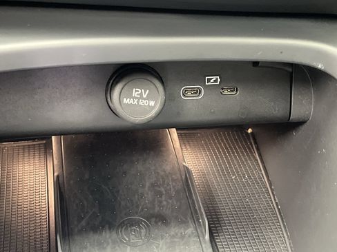 Used 2023 Volvo XC40 B5 Ultimate w/ Protection Package Premier AWD/4WD image 23