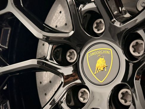 Used 2024 Lamborghini Huracan EVO image 57