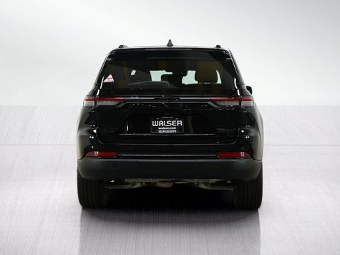 Used 2024 Jeep Grand Cherokee Limited w/ Black Appearance Package AWD/4WD image 4
