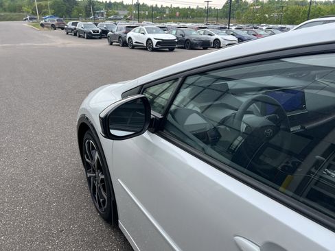 Used 2024 Toyota Prius Prime Premium w/ Advanced Technology Package image 5