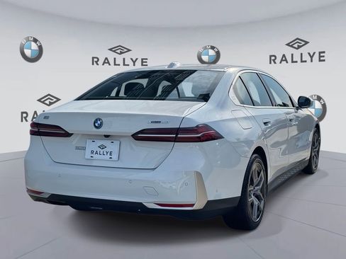 Certified 2025 BMW i5 xDrive40 w/ Premium Package AWD/4WD image 4