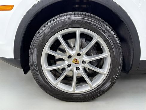 Certified 2019 Porsche Cayenne image 30