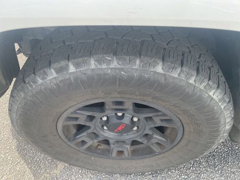 Used 2019 Toyota 4Runner TRD Off-Road AWD/4WD image 13