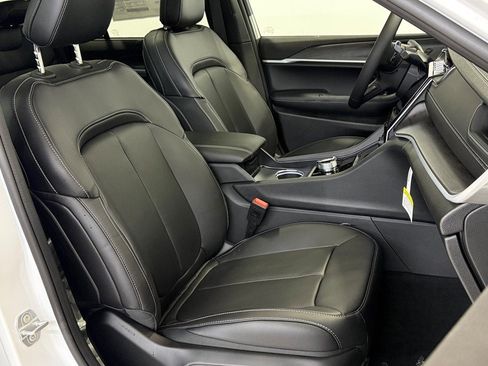 New 2025 Jeep Grand Cherokee Limited w/ Luxury Tech Group II image 12