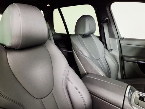 Used 2022 BMW X5 xDrive40i w/ Premium Package image 11