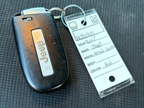 Used 2017 Jeep Grand Cherokee Laredo w/ Quick Order Package 23E image 30