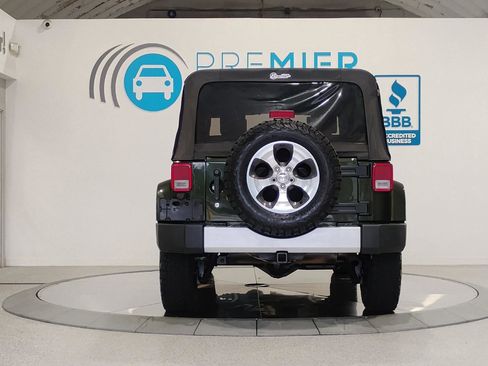 Used 2010 Jeep Wrangler Unlimited Sahara w/ Dual Top Group AWD/4WD image 4