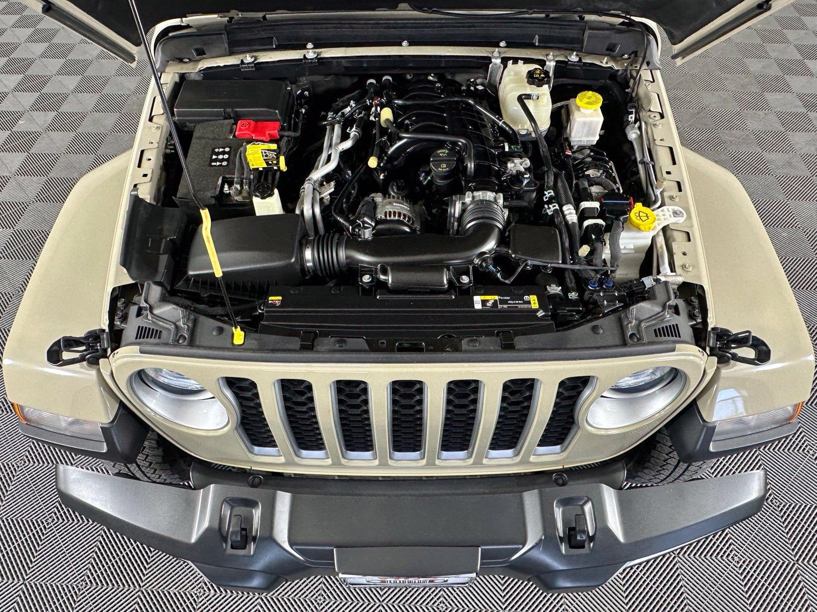 Used 2022 Jeep Gladiator Overland w/ Popular Equipment Package AWD/4WD image 17