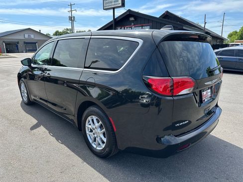 Used 2022 Chrysler Voyager LX FWD image 5