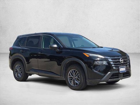 Used 2024 Nissan Rogue S AWD/4WD image 3