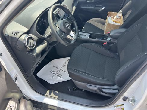 Used 2024 Nissan Kicks SV w/ Interior Electronics Package FWD image 16