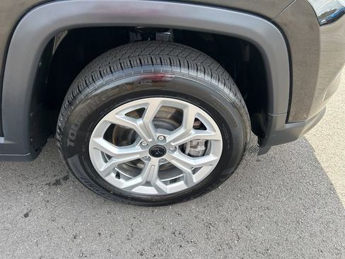 Used 2025 Jeep Compass Latitude w/ Sun & Sound Group image 27