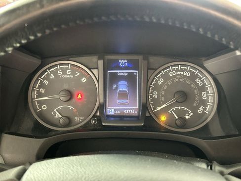 Used 2019 Toyota Tacoma TRD Off-Road w/ Technology Package AWD/4WD image 15
