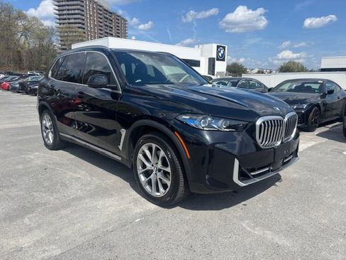 Used 2024 BMW X5 xDrive40i w/ Premium Package image 2