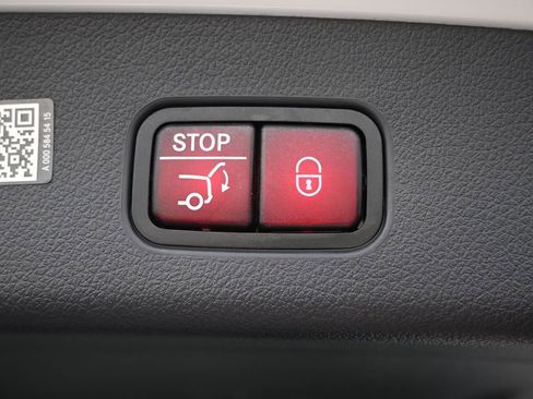 Used 2024 Mercedes-Benz GLC 300 4MATIC image 22