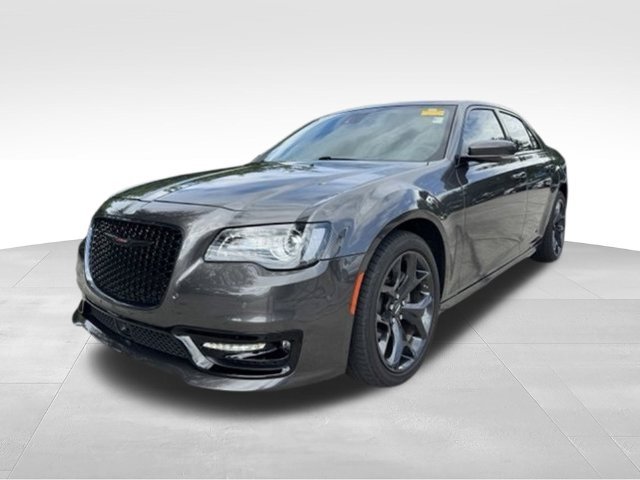 Used 2023 Chrysler 300 S w/ Comfort Group RWD image 2