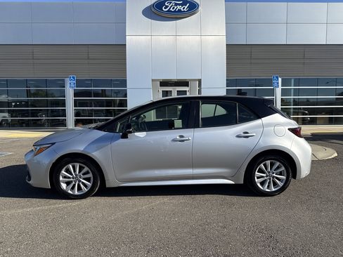 Used 2023 Toyota Corolla SE w/ SE Premium Package FWD image 2