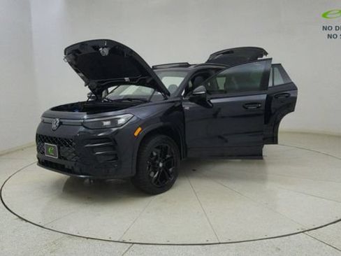 Used 2025 Volkswagen Tiguan SE R-Line AWD/4WD image 74