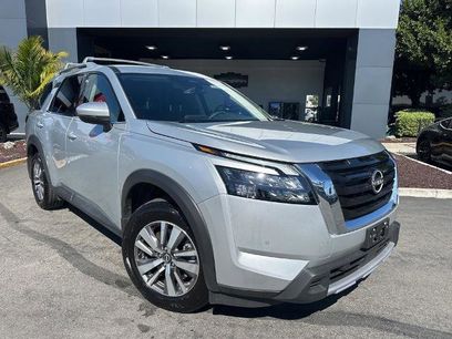 Certified 2025 Nissan Pathfinder SL w/ Lighting Package (N92)