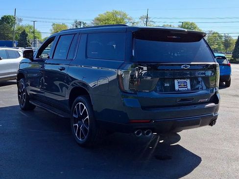 New 2026 Chevrolet Suburban RST w/ RST Capability Package AWD/4WD image 9