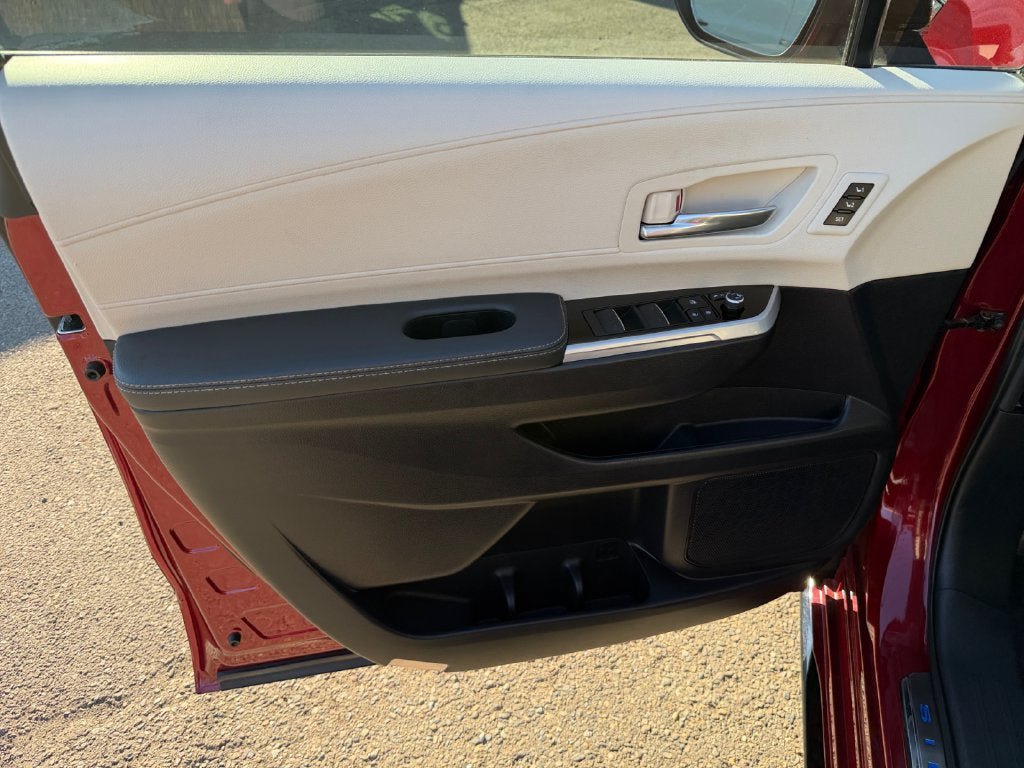 Used 2025 Toyota Sienna Platinum AWD/4WD image 21